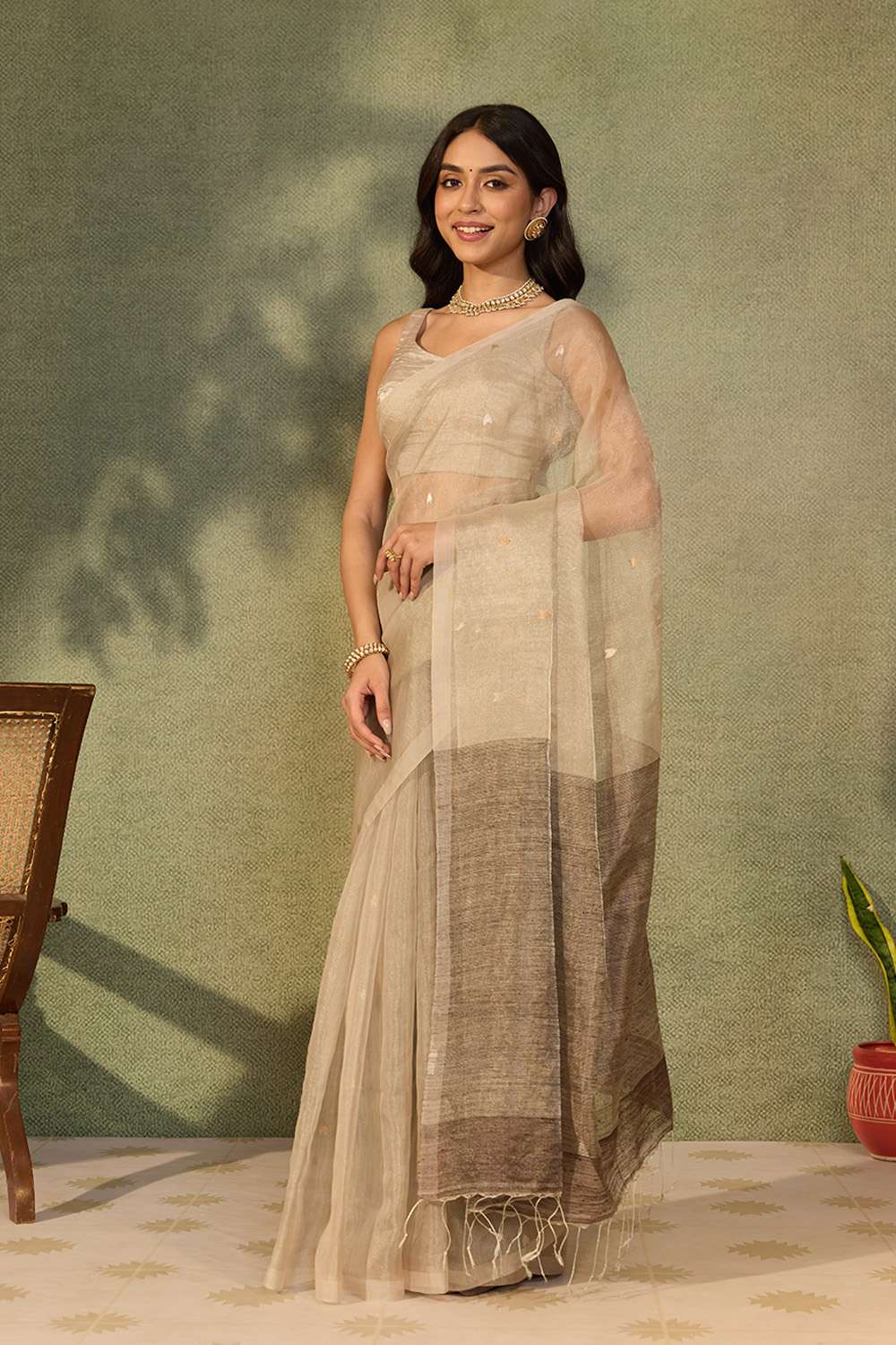 Grey Bengal Pure Silk Tissue Jamdani Saree image number null