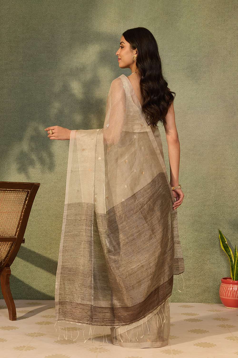 Grey Bengal Pure Silk Tissue Jamdani Saree image number null