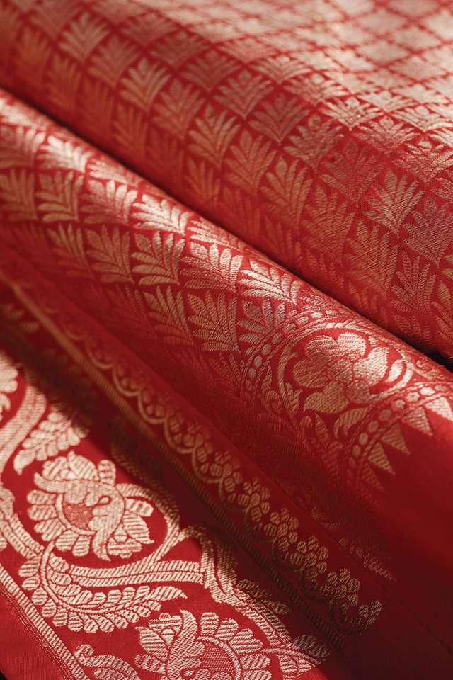 Off White Pure Silk Brocade Banarasi Saree thumbnail image number null