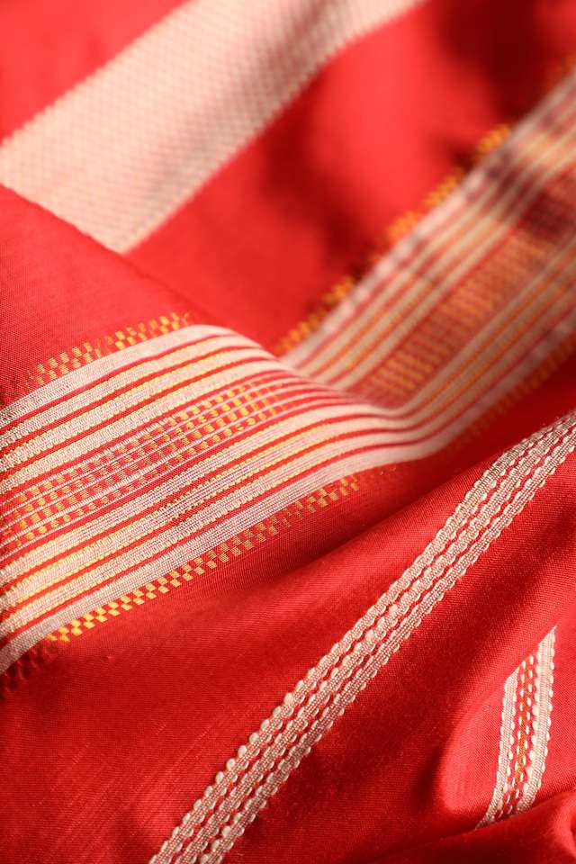 Off White Pure Silk Woven Bengali Saree thumbnail image number null