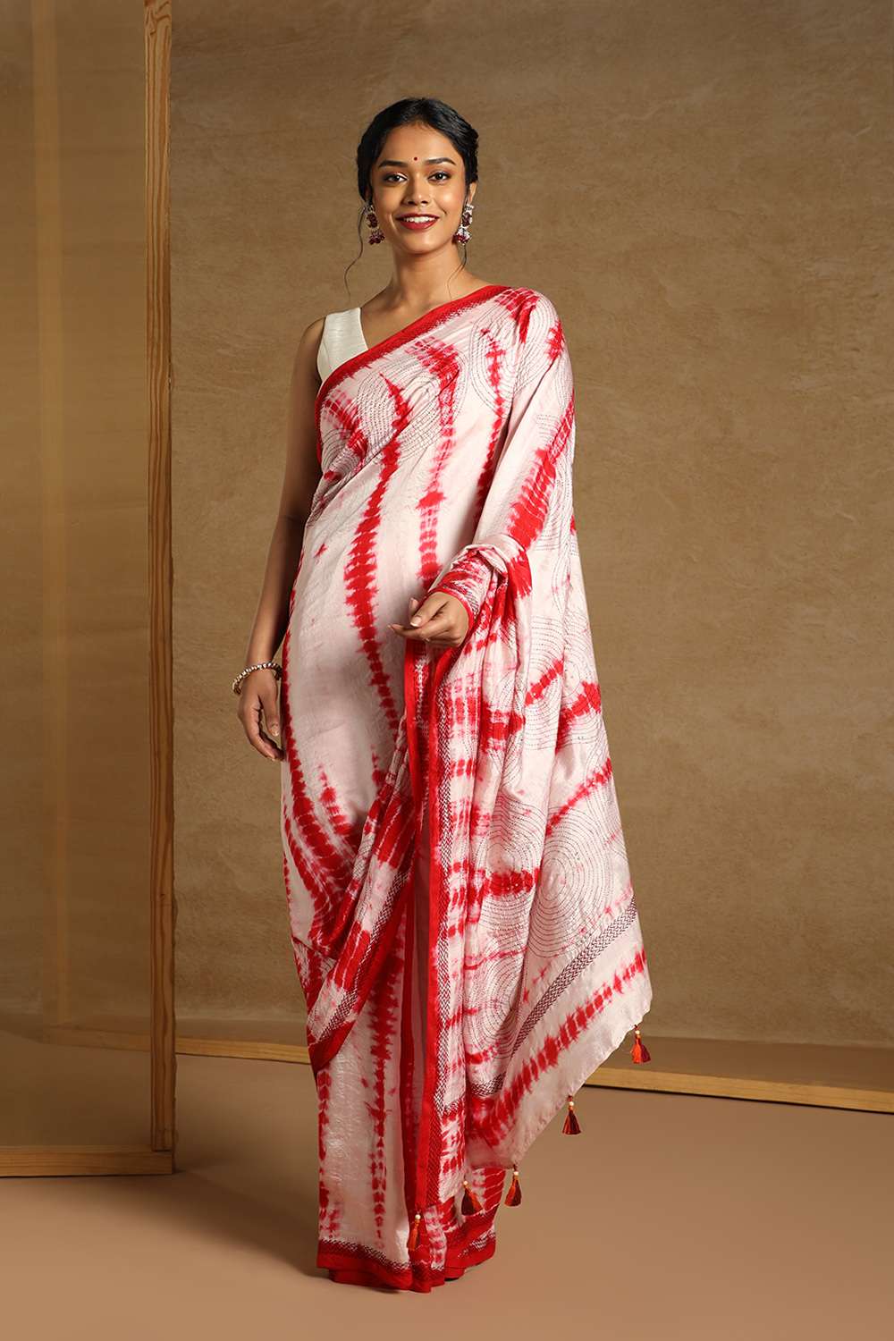 Off-White Bengali Pure Silk Kantha Embroidery Saree image number null