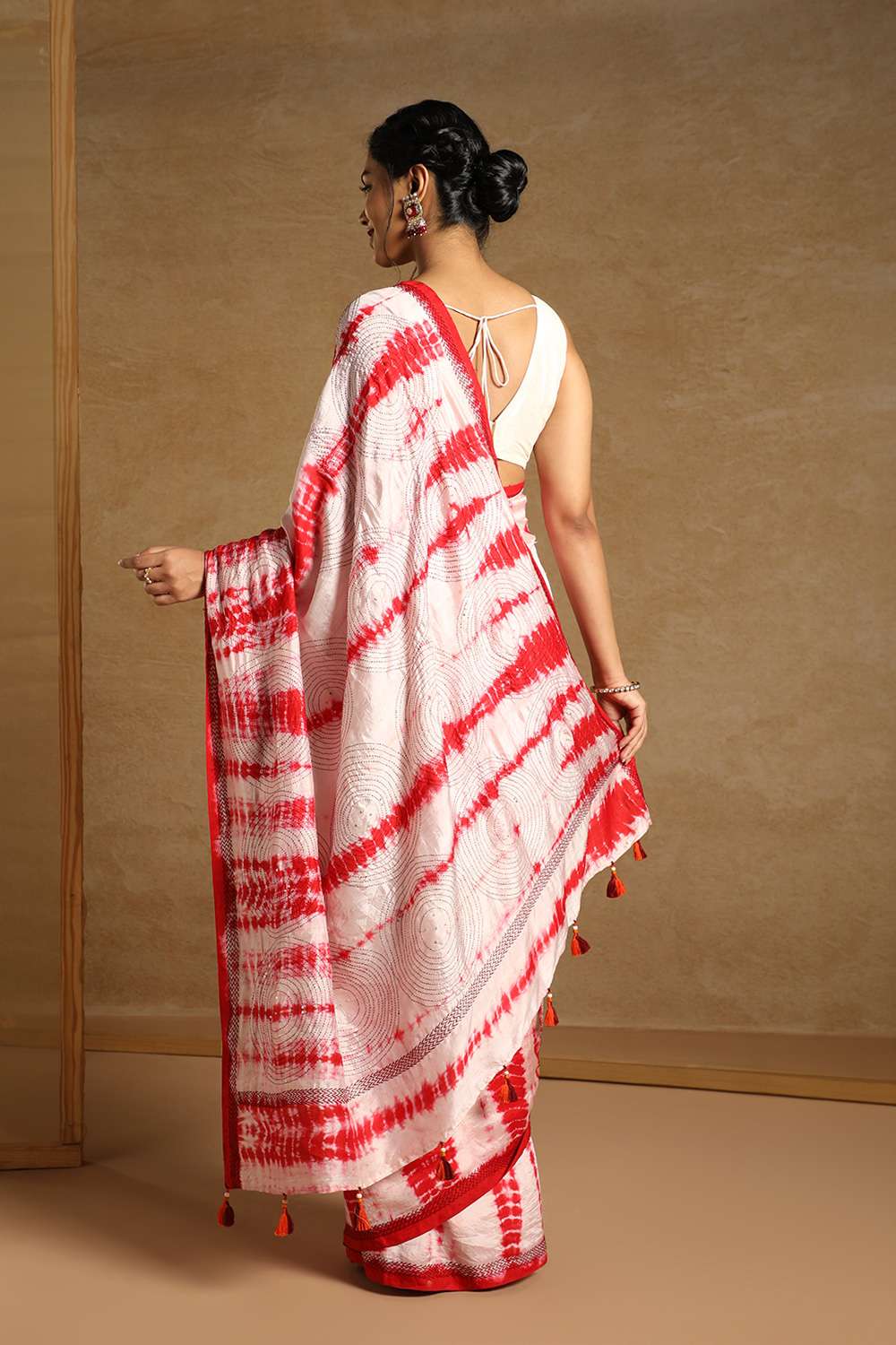 Off-White Bengali Pure Silk Kantha Embroidery Saree image number null