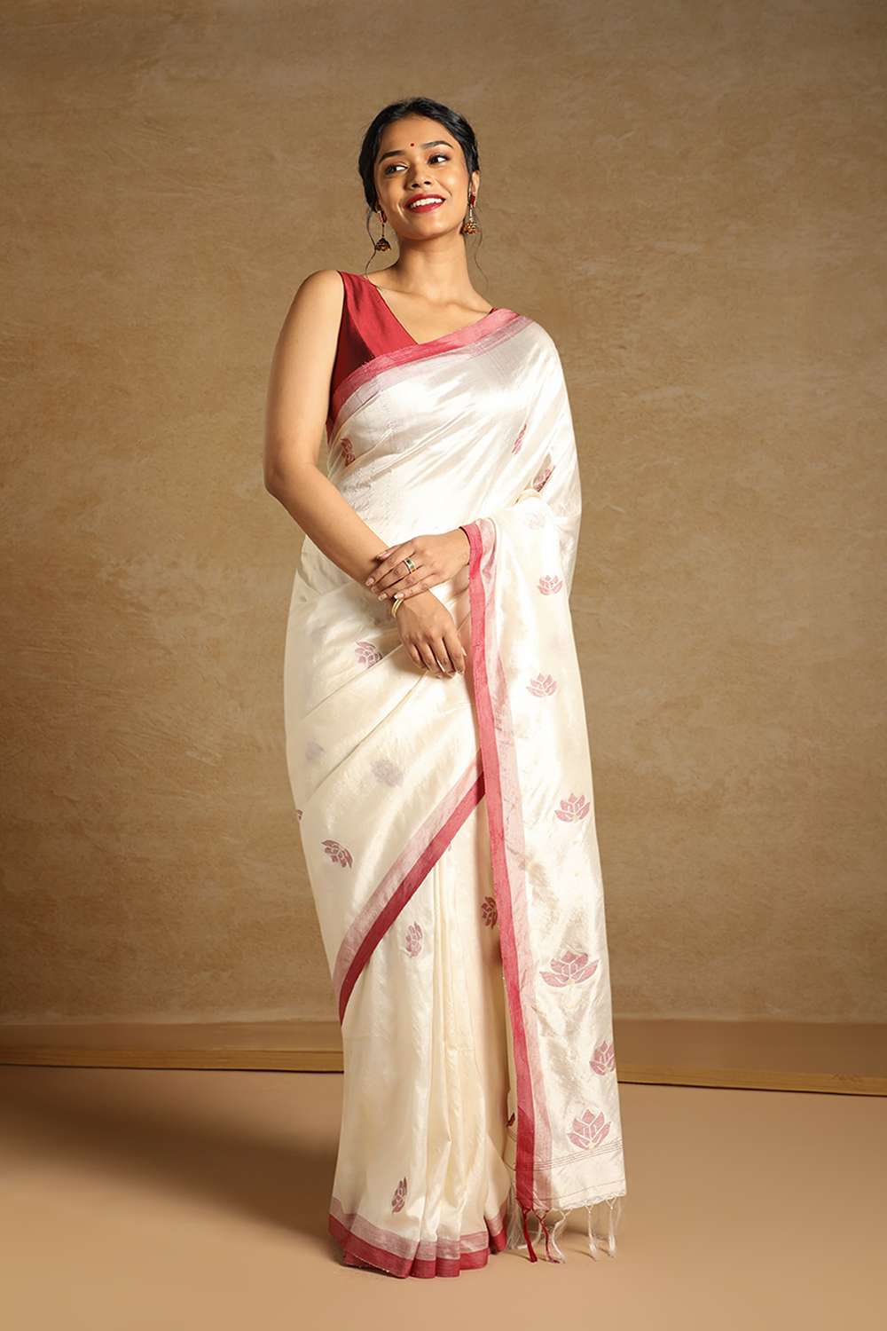Off White Bengali Pure Silk Jamdani Saree image number null