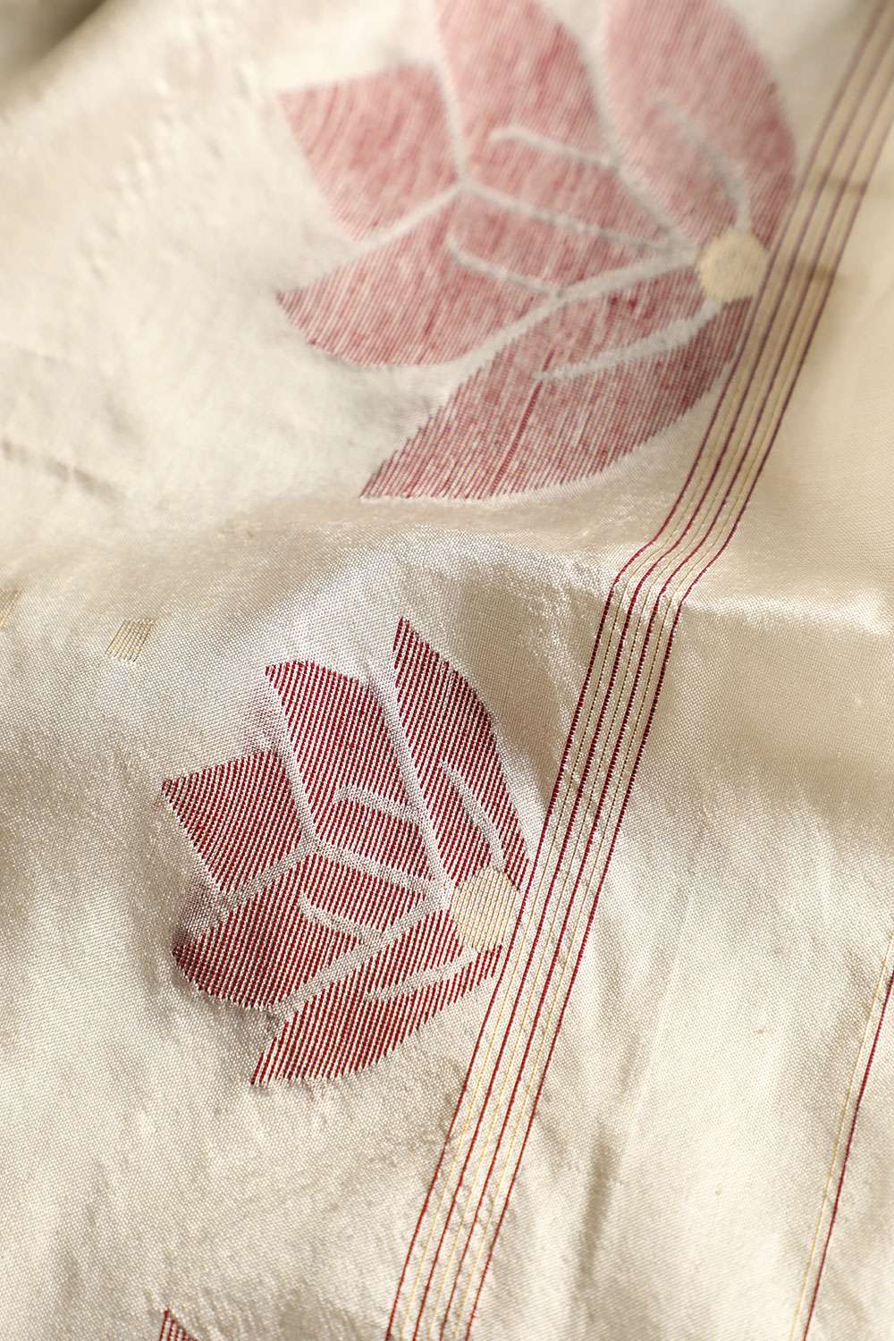 Off White Bengali Pure Silk Jamdani Saree image number null