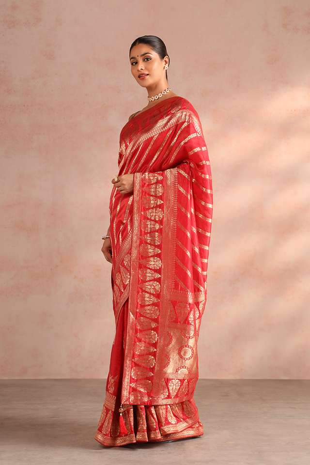 Red Viscose Luxe Woven Banaras Inspired Design Saree thumbnail image number null