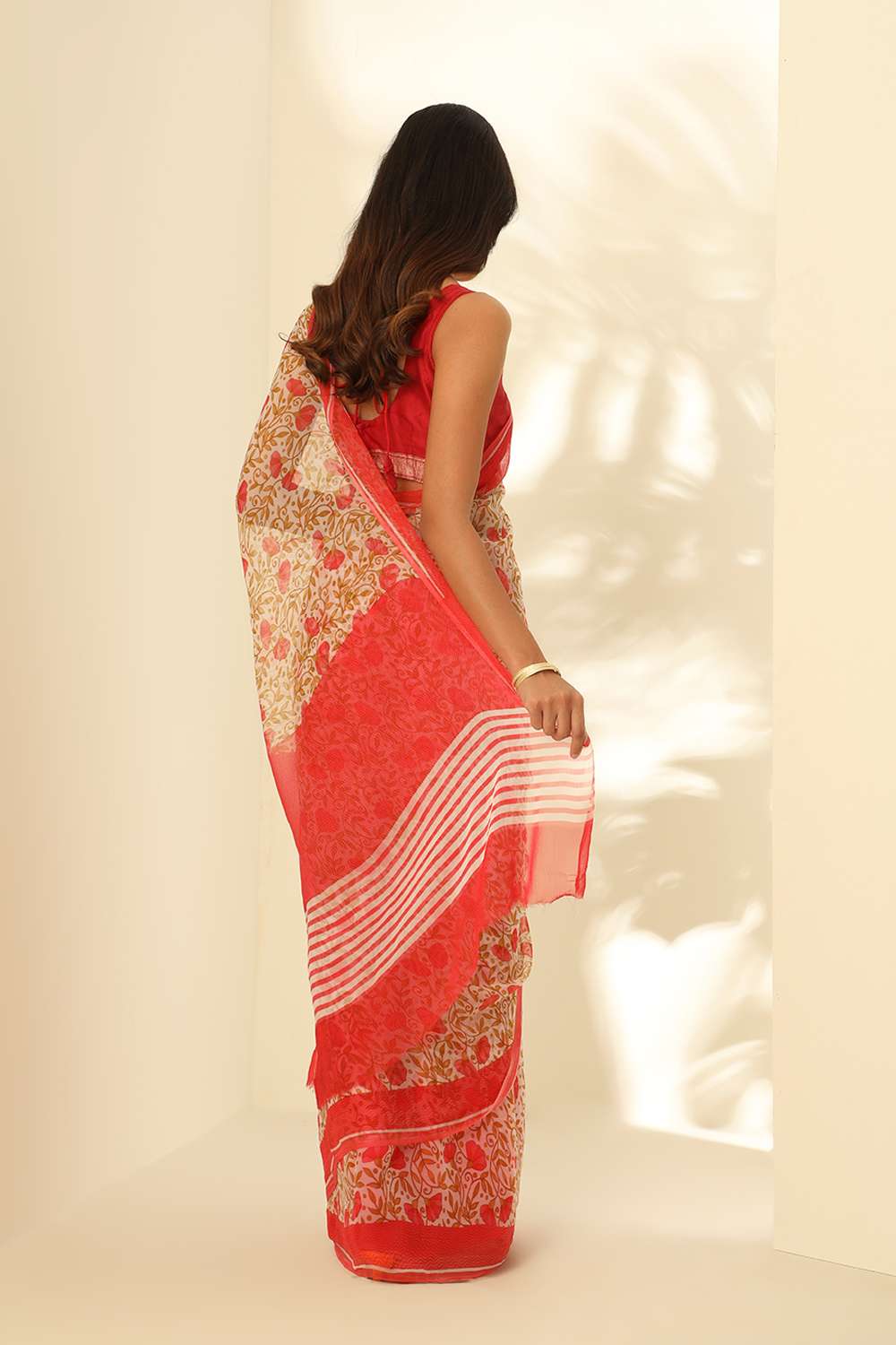 Off White Viscose Chiffon Printed Saree image number null
