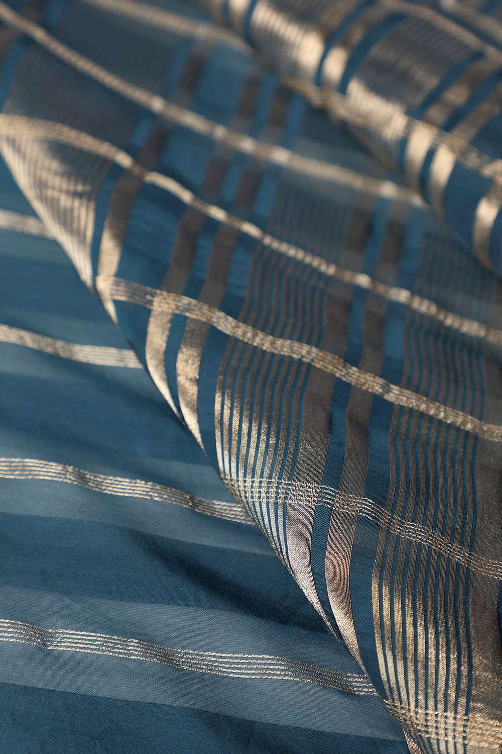 Blue Contemporary Viscose Woven Saree image number null