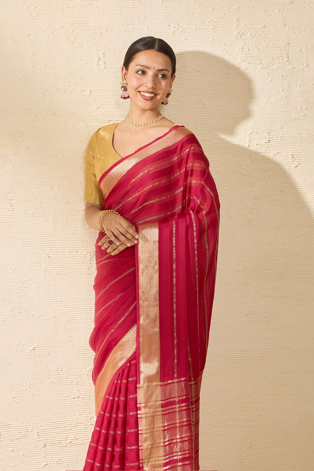 Red Contemporary Viscose Woven Saree image number null