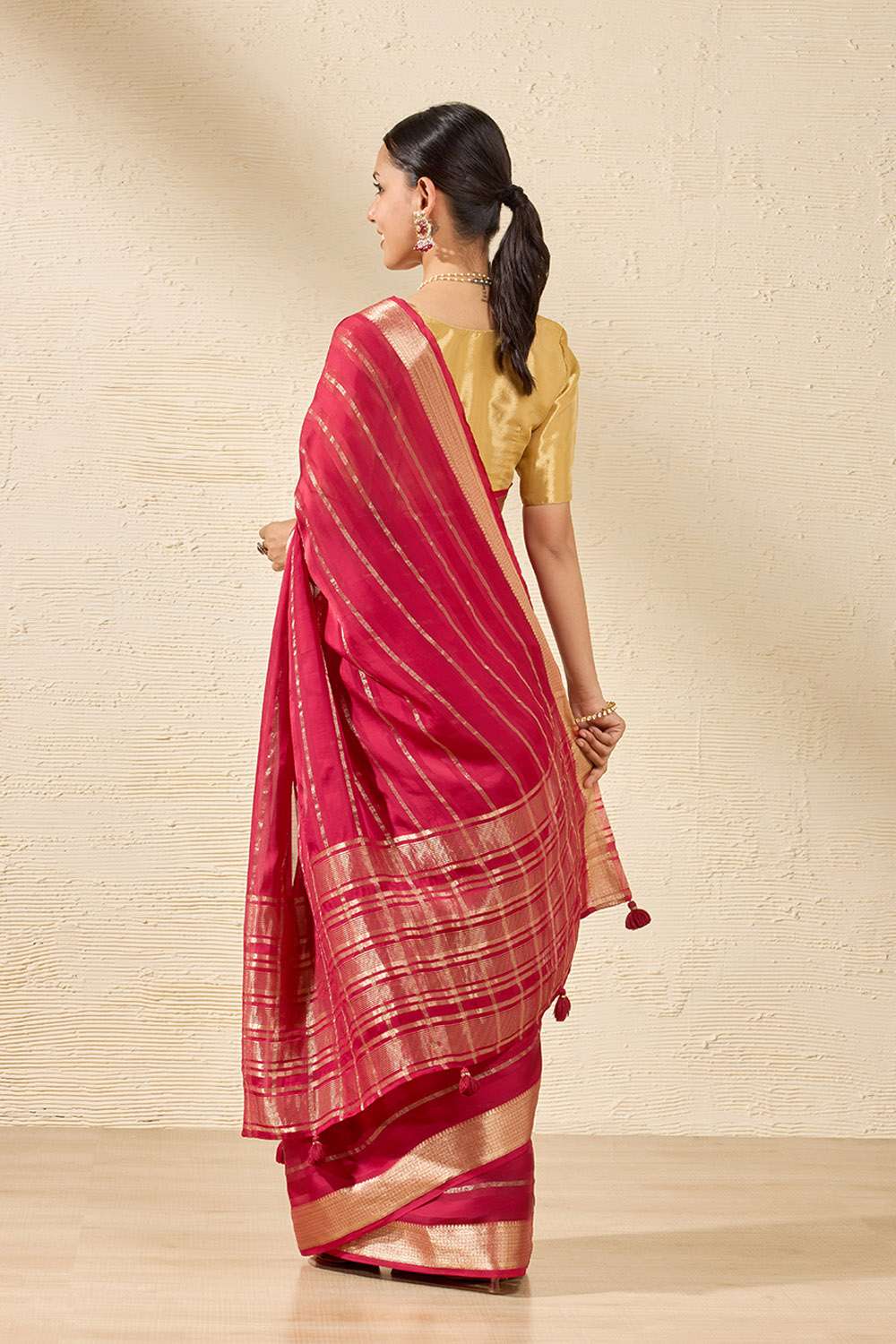 Red Contemporary Viscose Woven Saree image number null