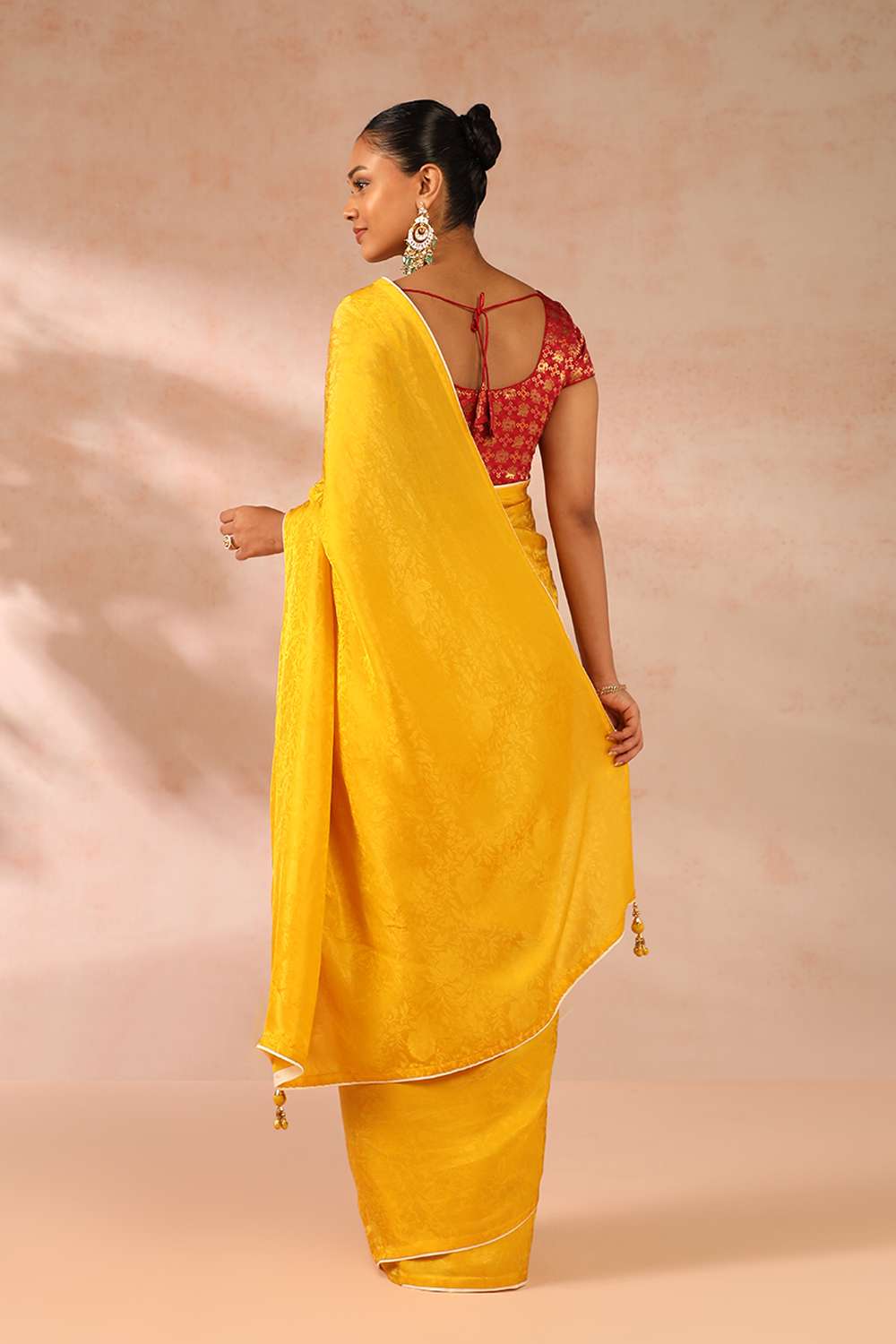 Yellow Woven Viscose Luxe Saree image number null