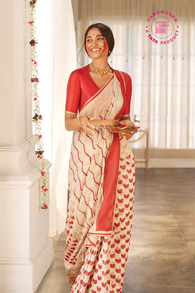 Off White and Red Pure Silk Cotton Hand Printed Saree image number