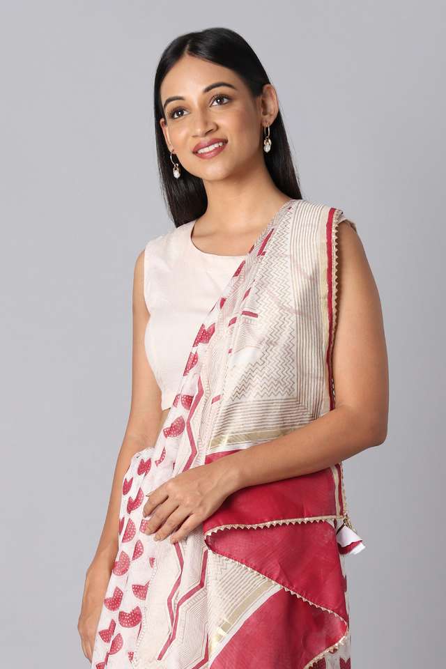 Off White and Red Pure Silk Cotton Hand Printed Saree thumbnail image number null