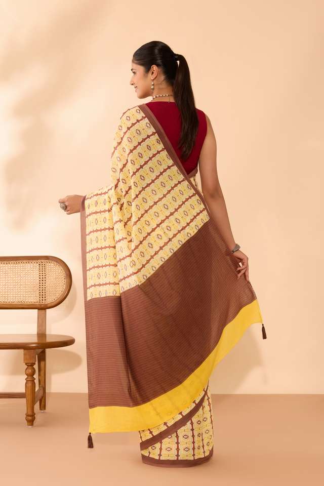 Yellow Screen Printed Bengal Mulmul Saree thumbnail image number null