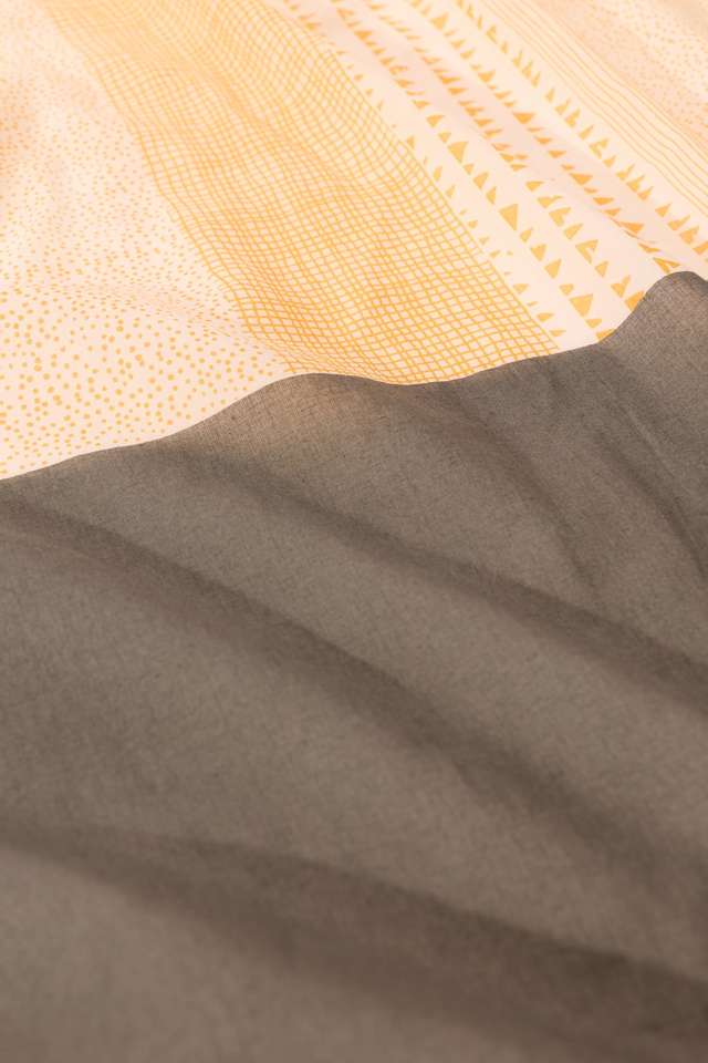 Off White Screen Printed Bengal Mulmul Saree thumbnail image number null