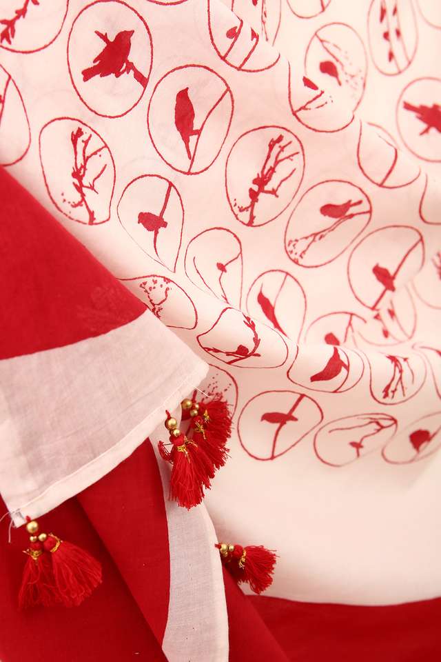 Off White Screen Printed Pure Cotton Saree thumbnail image number null