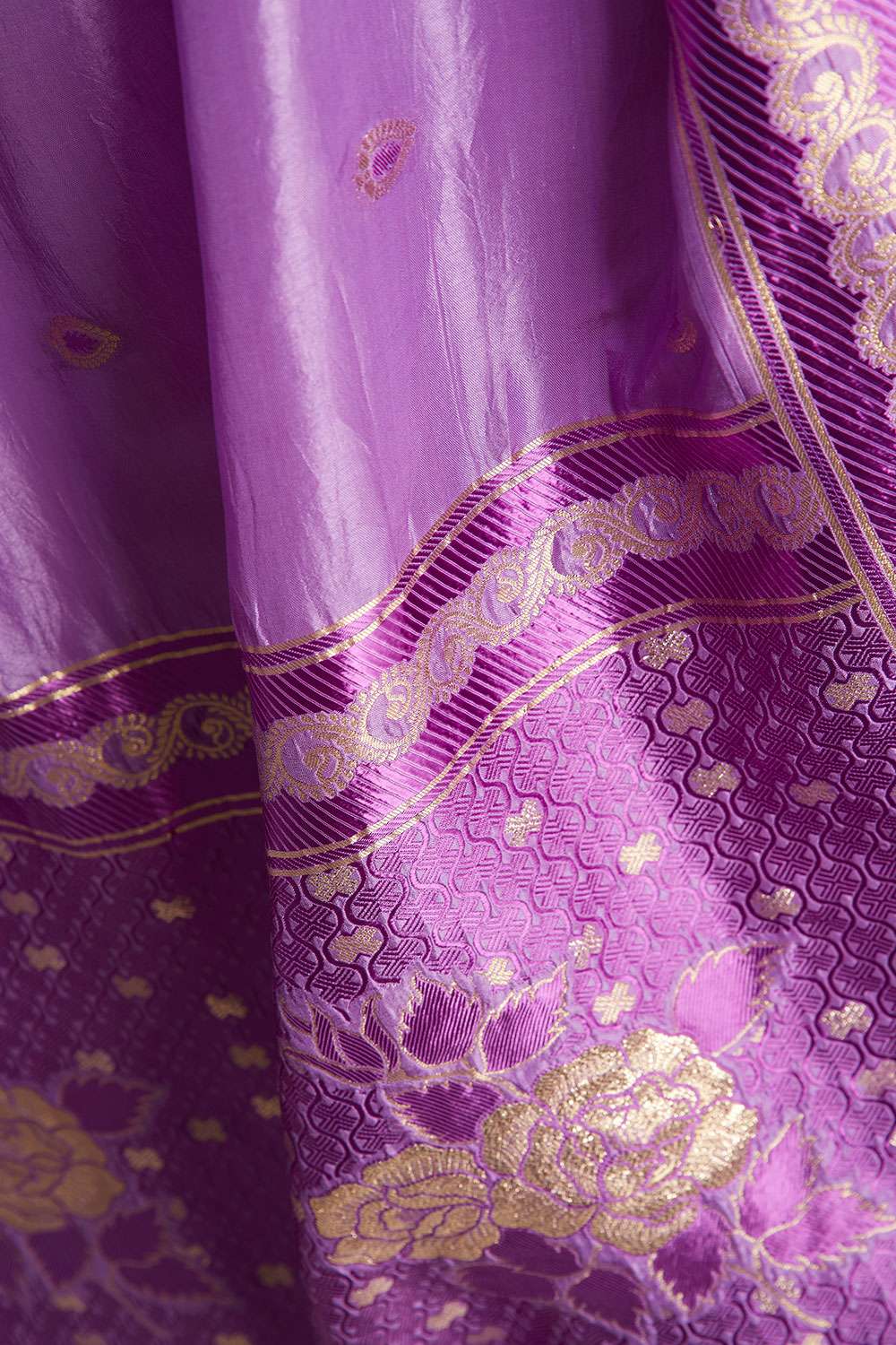 Purple Woven Viscose Luxe Saree image number null
