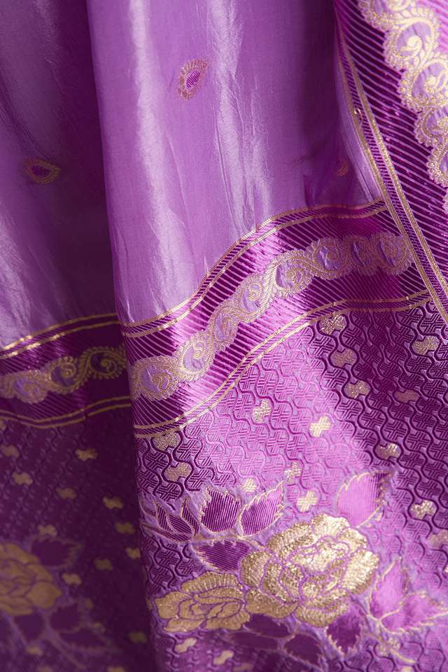 Purple Woven Viscose Luxe Saree thumbnail image number null