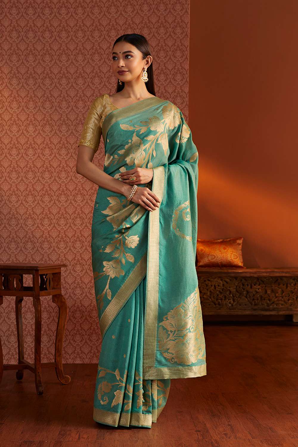 Green Woven Luxe Saree image number null