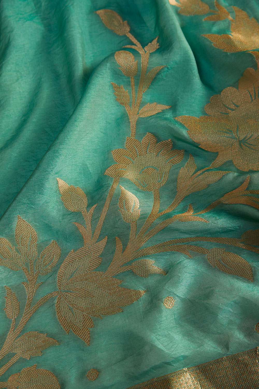Green Woven Luxe Saree image number null