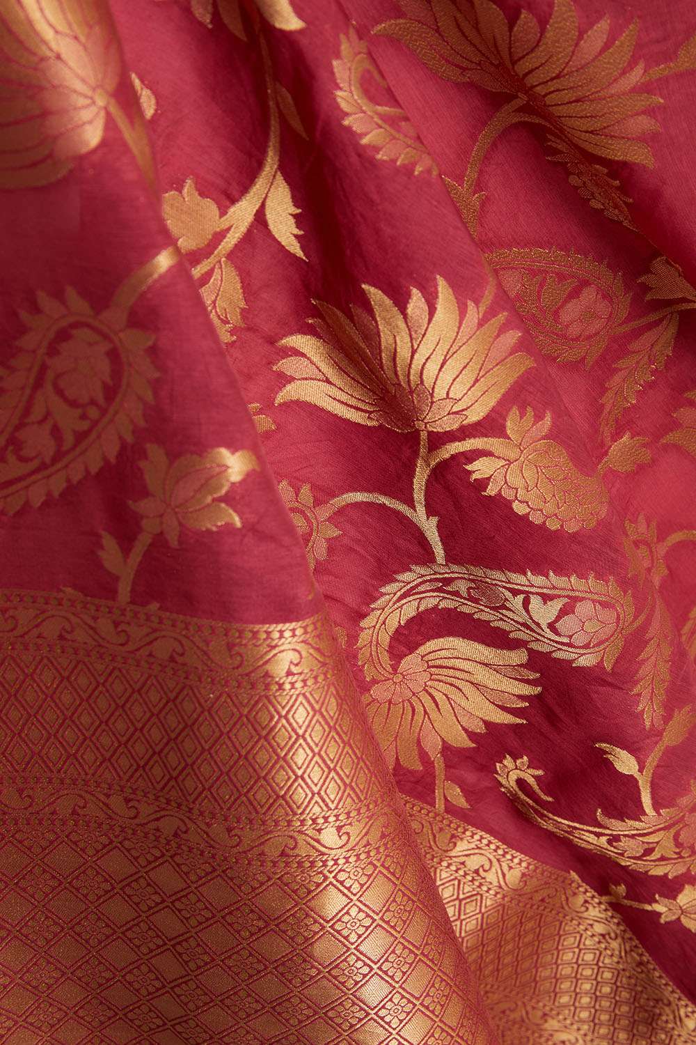 Maroon Woven Viscose Luxe Saree image number null