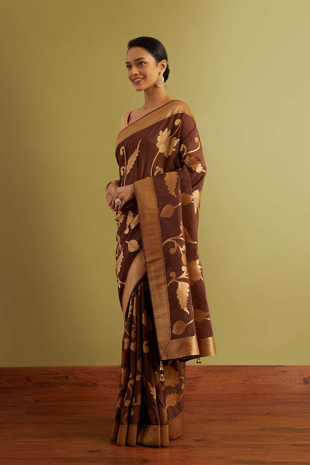 Brown Woven Viscose Luxe Saree image number null