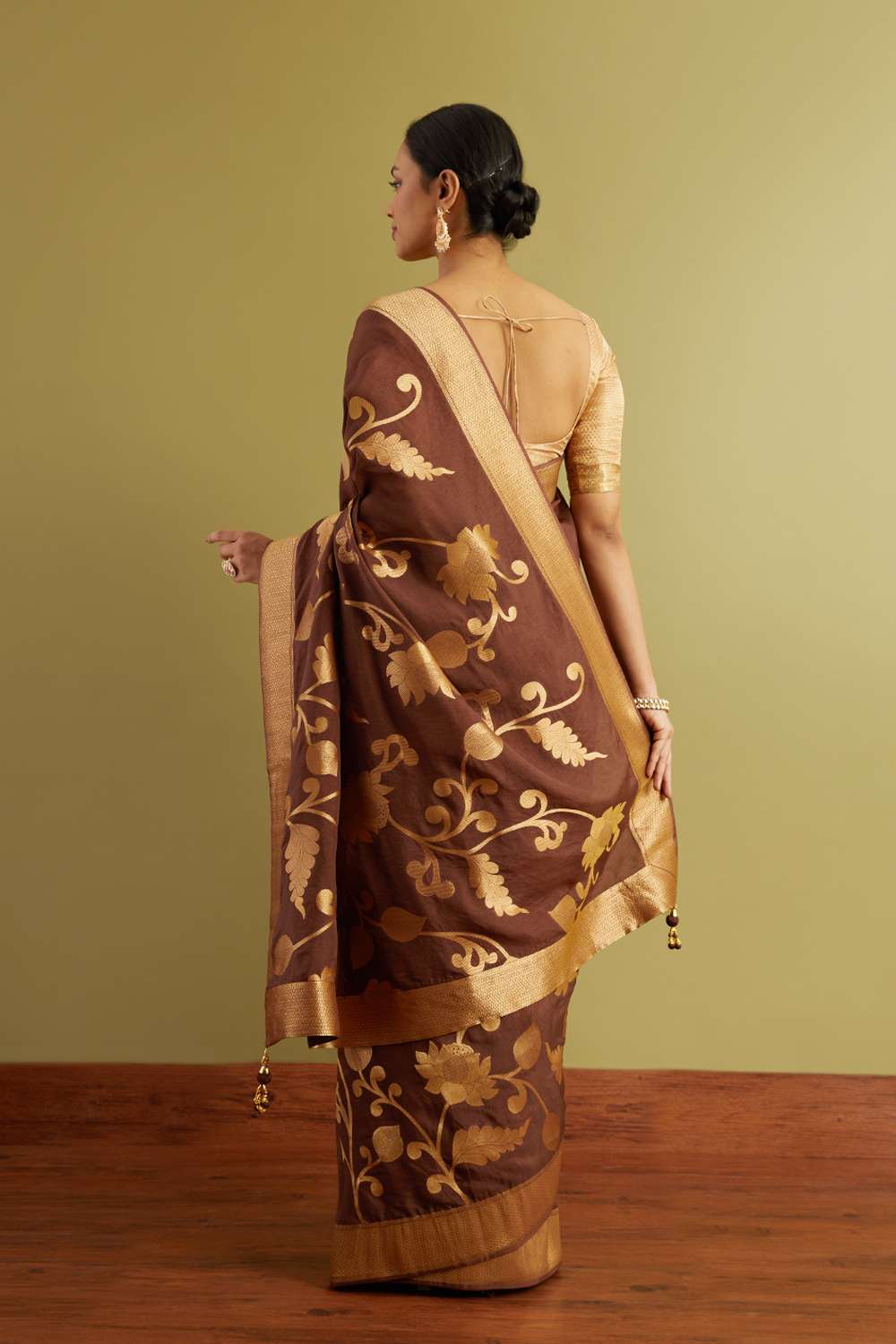 Brown Woven Viscose Luxe Saree image number null