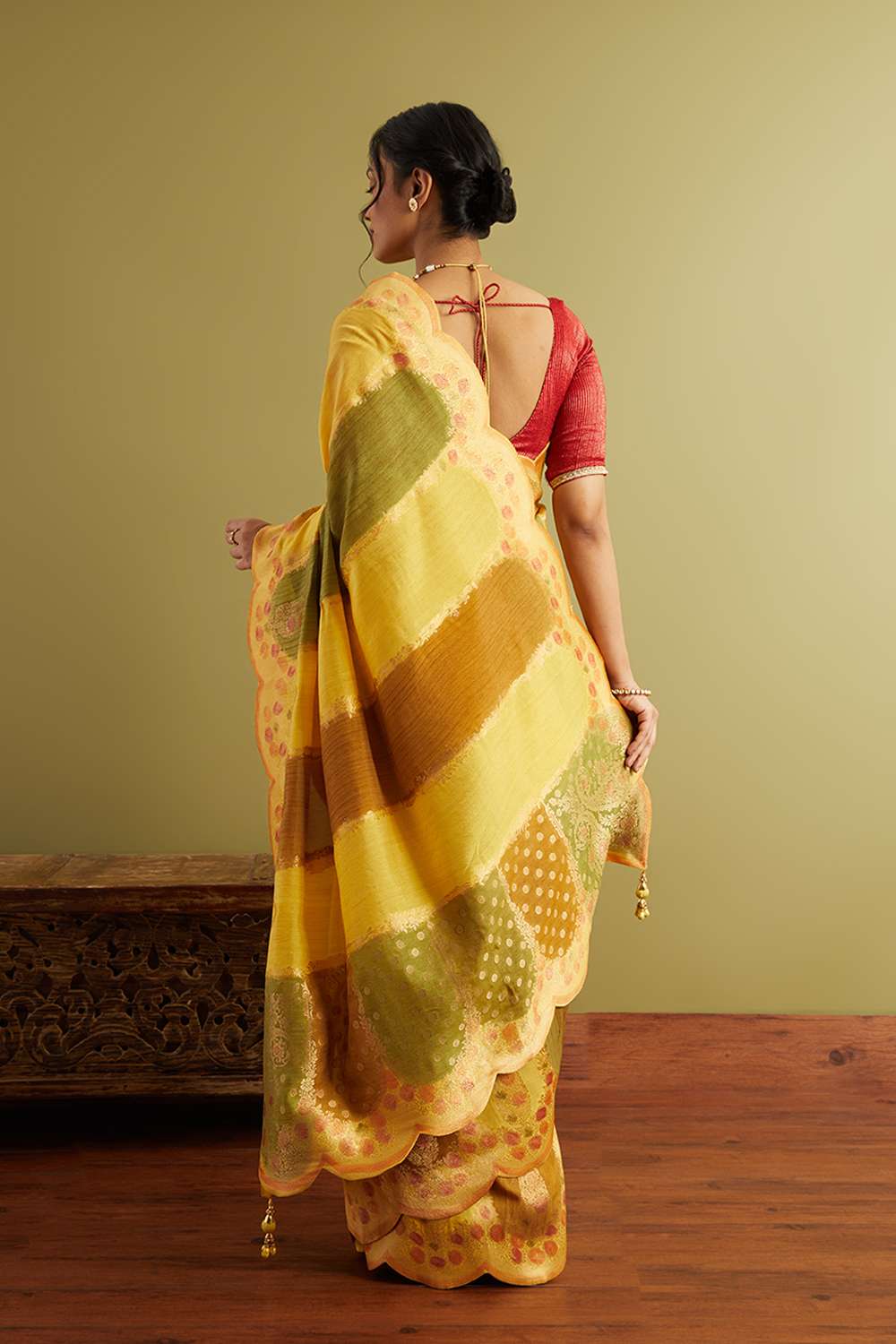 Yellow Woven Viscose Luxe Saree image number null