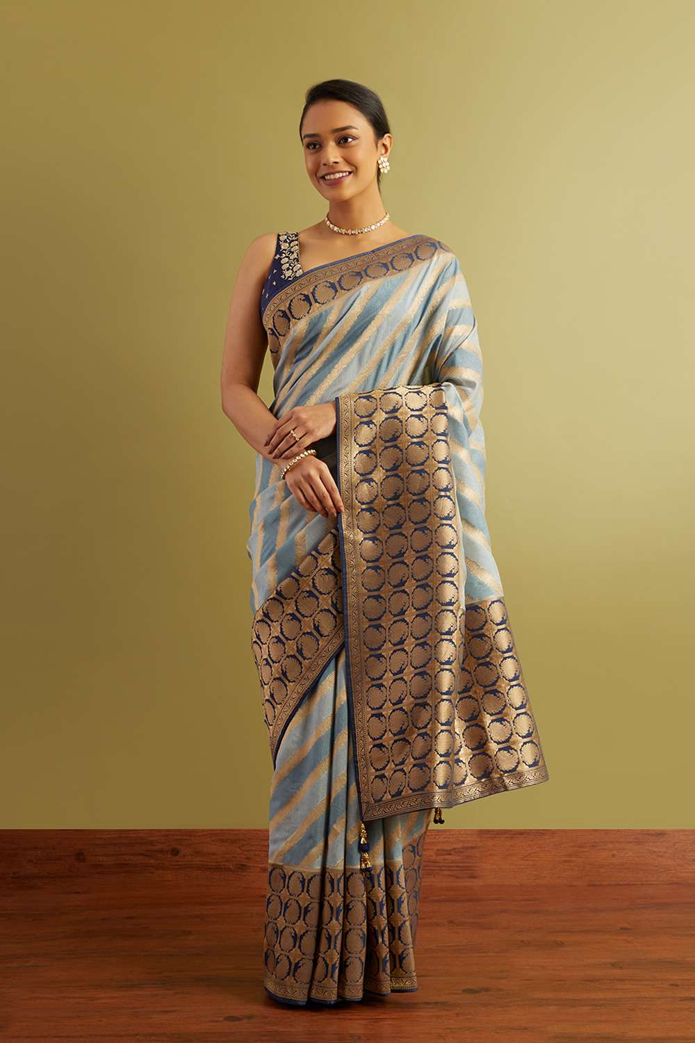 Blue Woven Viscose Luxe Saree image number null