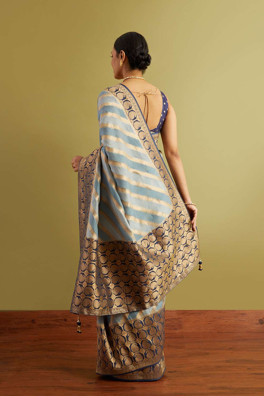 Blue Woven Viscose Luxe Saree image number null