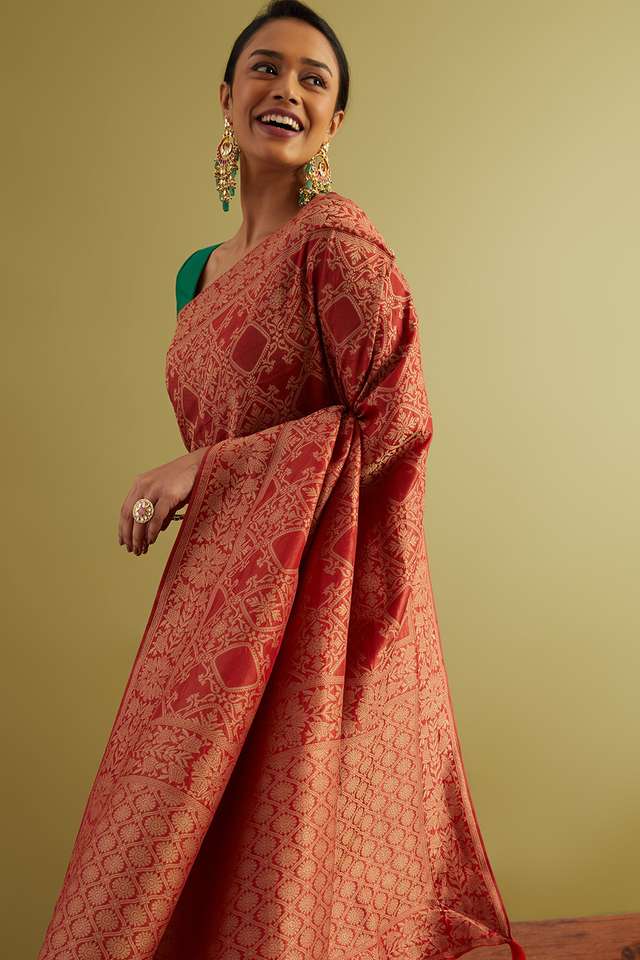 Red Woven Viscose Luxe Saree image number