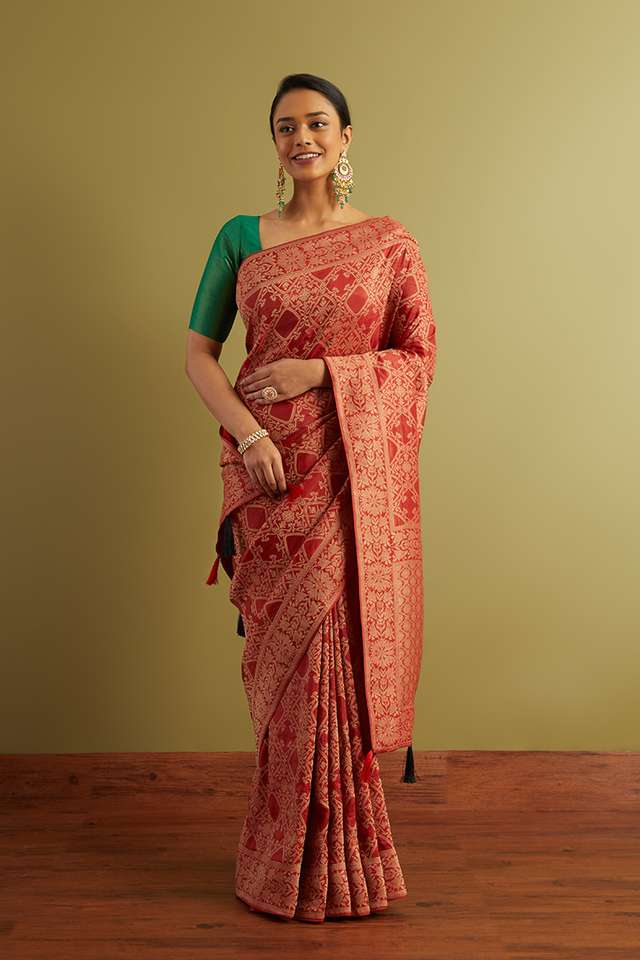 Red Woven Viscose Luxe Saree thumbnail image number null