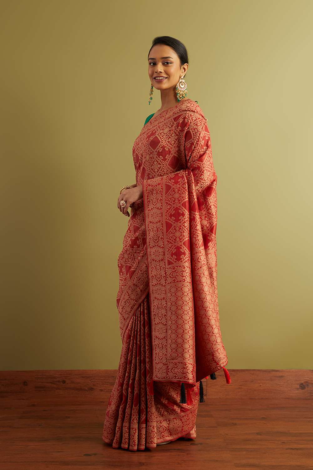Red Woven Viscose Luxe Saree image number null