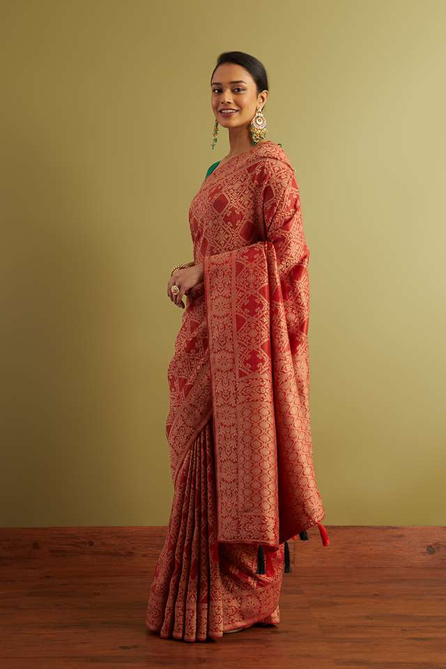Red Woven Viscose Luxe Saree thumbnail image number null