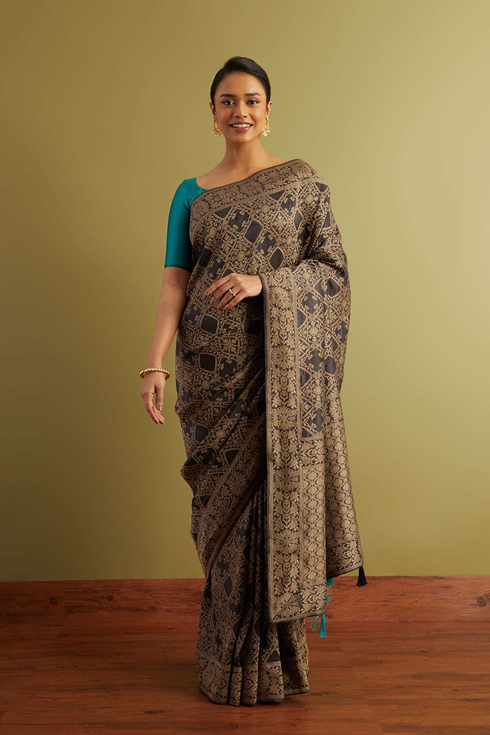 Black Woven Viscose Luxe Saree image number null