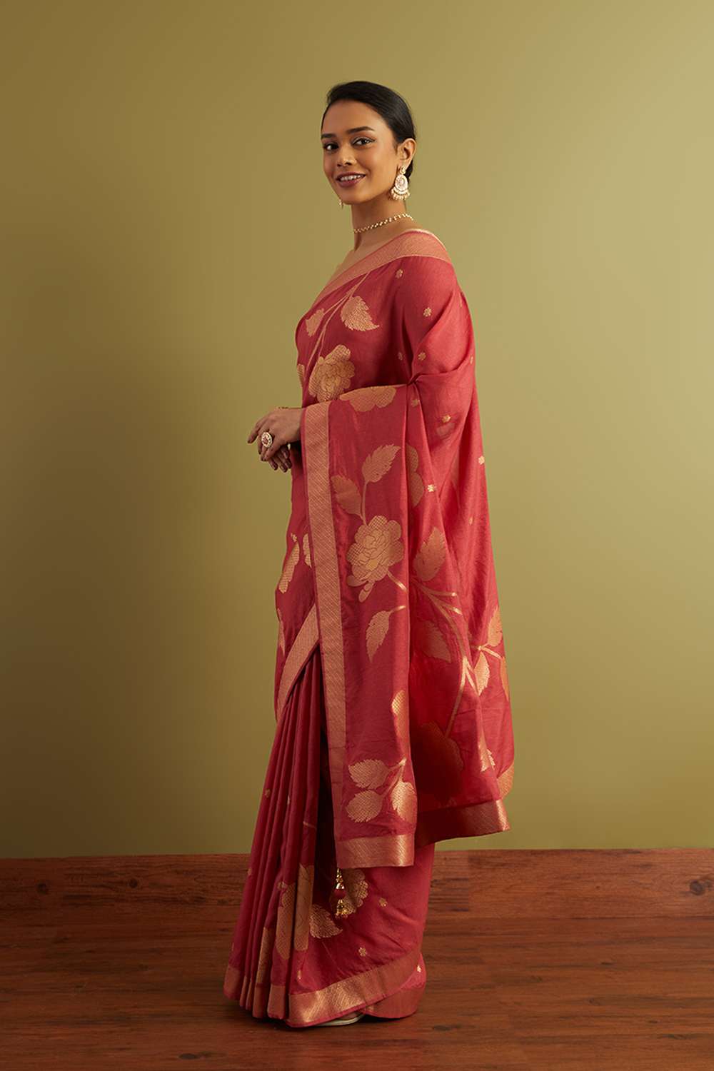 Red Woven Viscose Luxe Saree image number null
