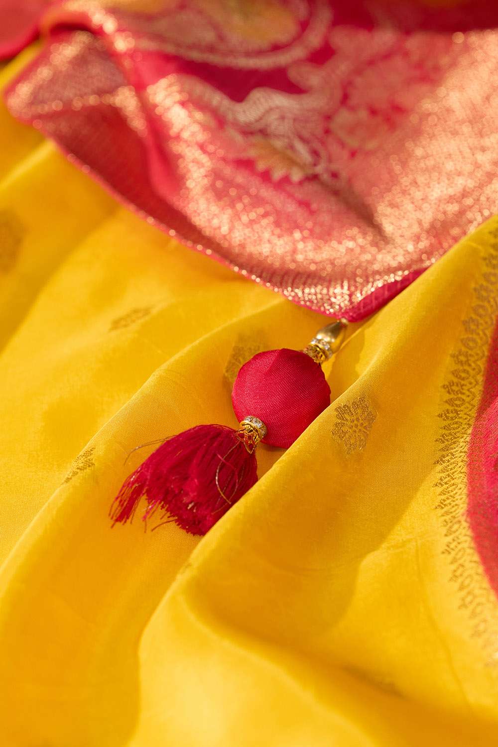 Yellow Luxe Viscose Woven Saree image number null