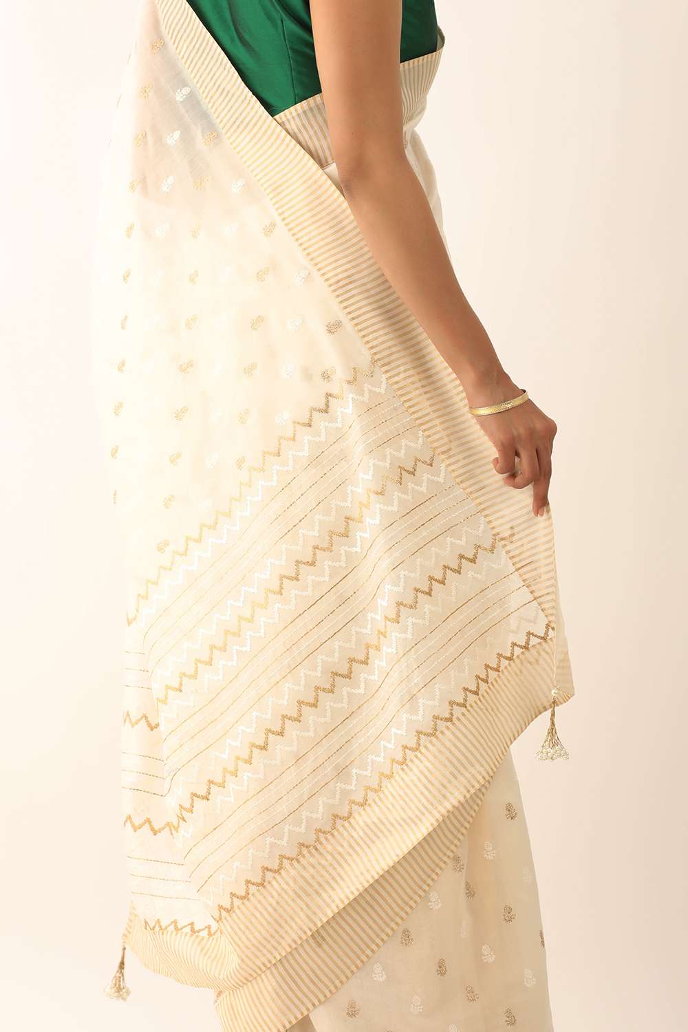 Off White Silk Cotton Embroidery Saree image number null