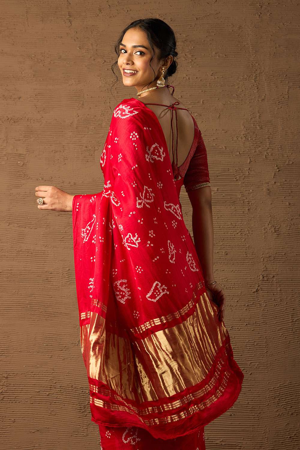 Red Gujarat Pure Silk Tie & Dye Bandhani Saree image number null