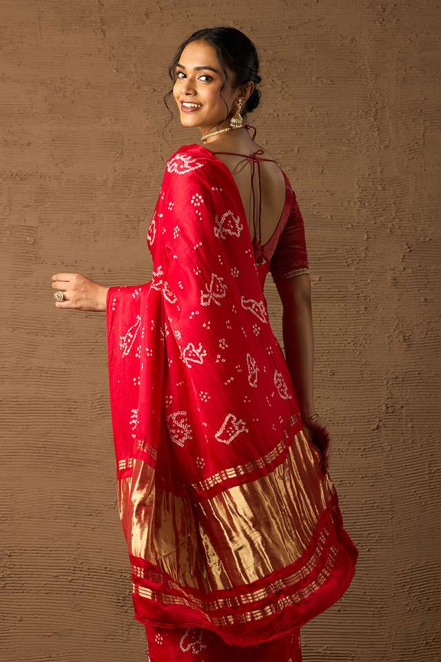 Red Gujarat Pure Silk Tie & Dye Bandhani Saree image number