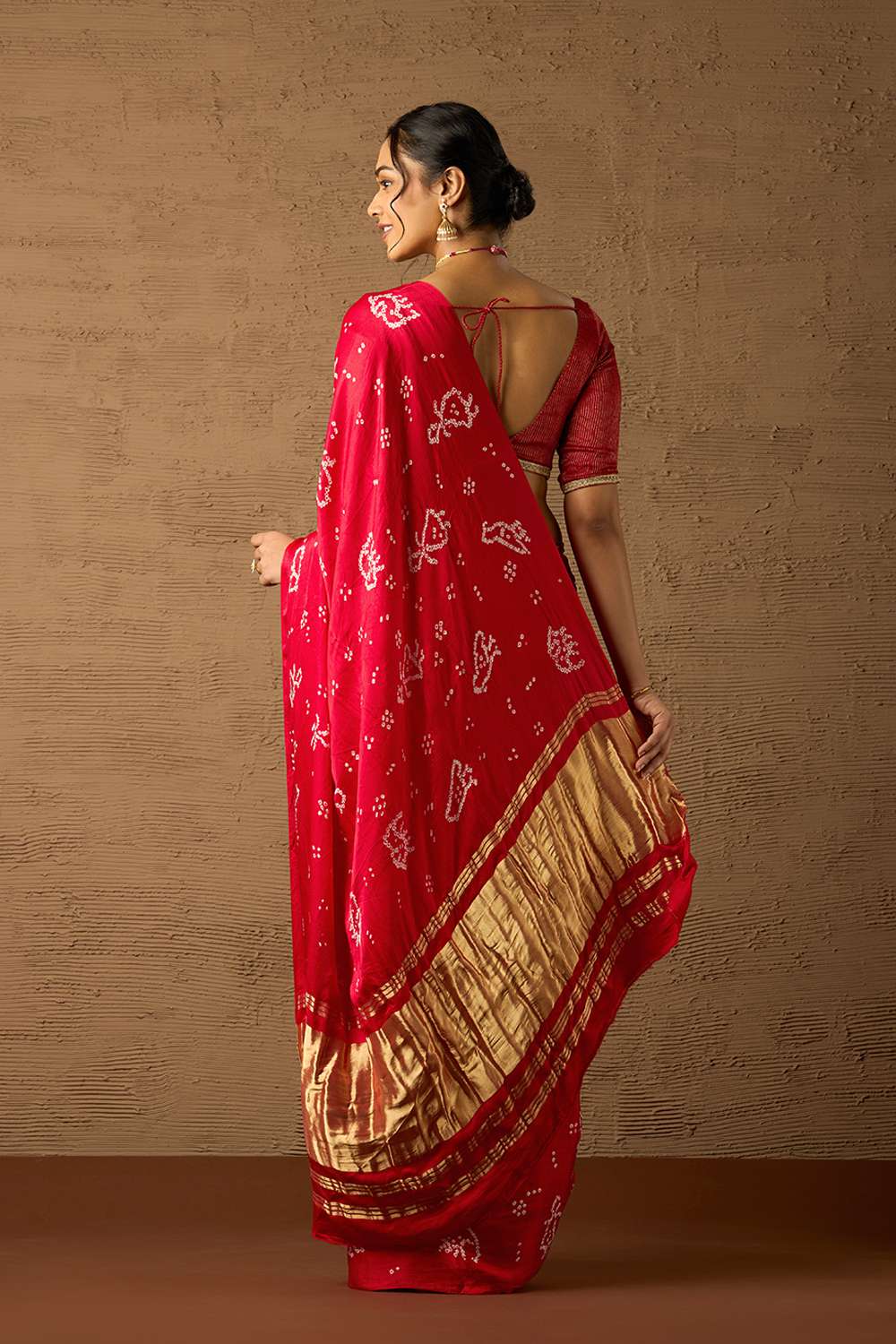 Red Gujarat Pure Silk Tie & Dye Bandhani Saree image number null
