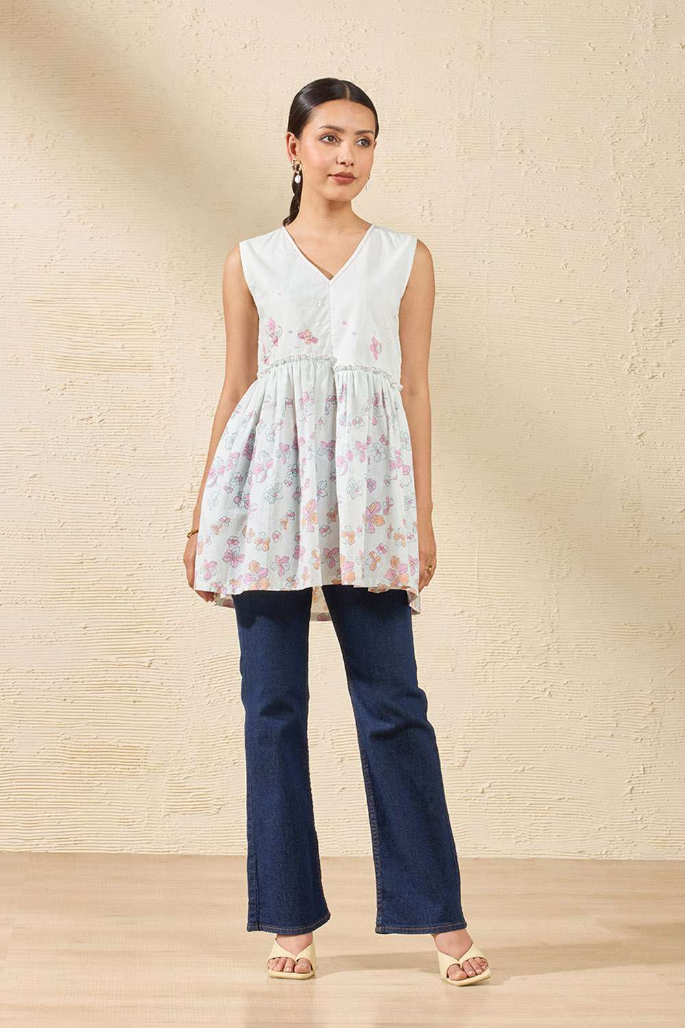 Off White Pure Cotton Printed Sanganeri Short Top image number null